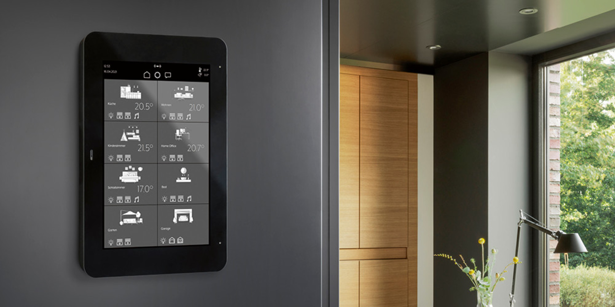 JUNG Smart Panel 8 bei Schmitt & Hemm Elektro GbR in Gaukönigshofen