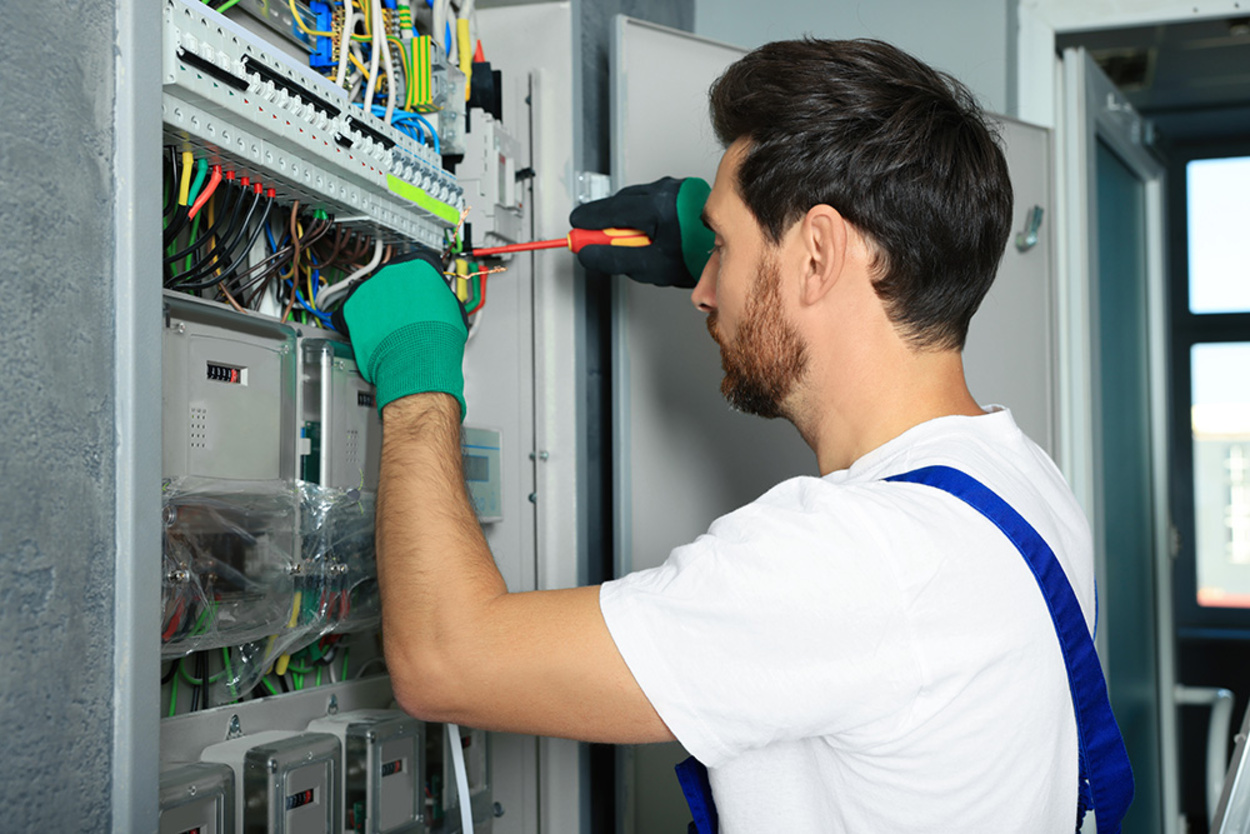 Nieder­spannungs­anlagen bei Schmitt & Hemm Elektro GbR in Gaukönigshofen